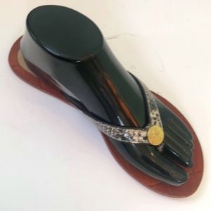 Tommy Bahama Sandals Size 8